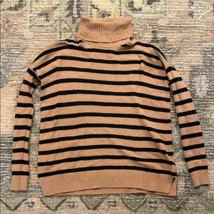 Trendy striped sweater 💜